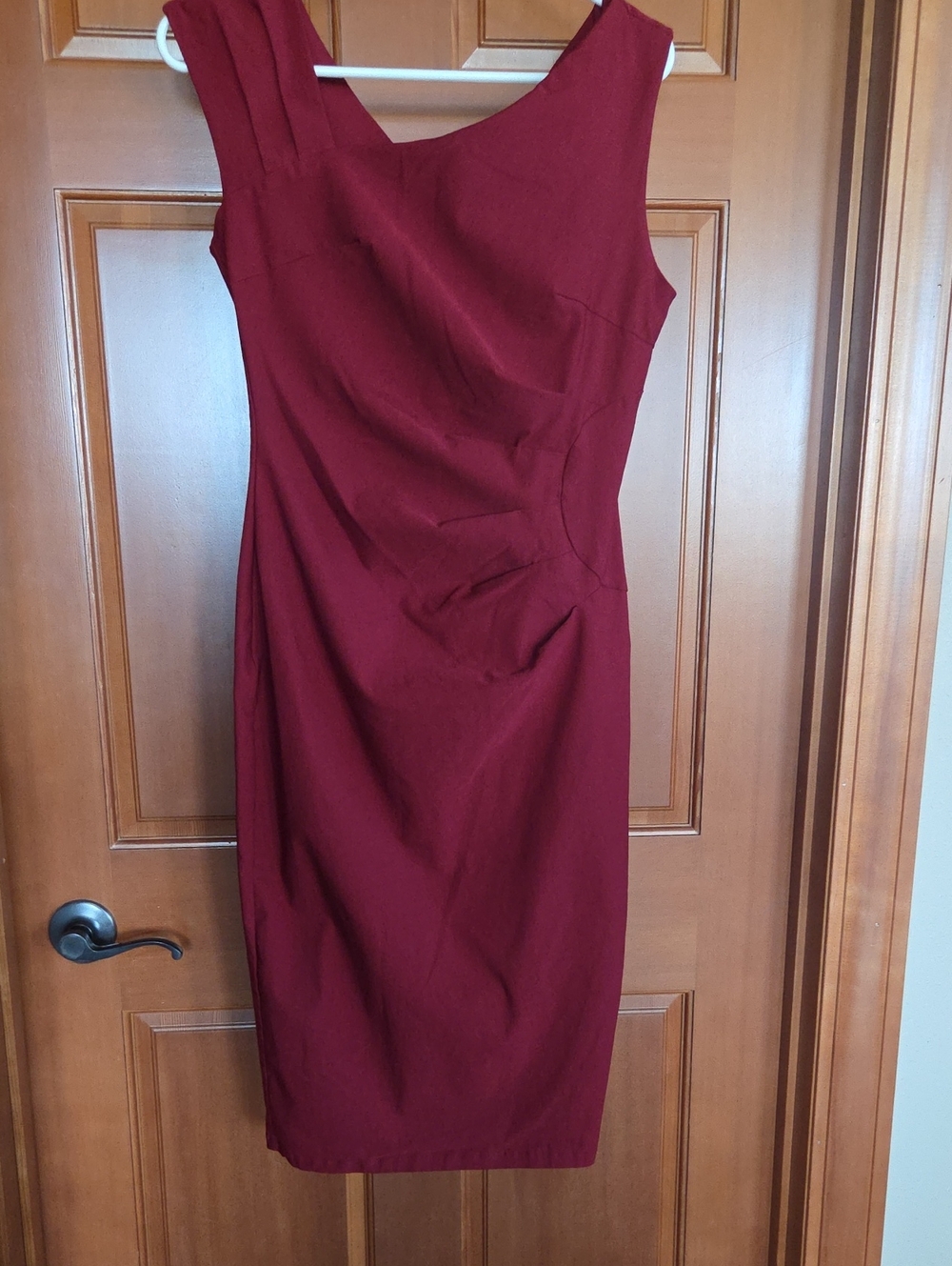 MUXXN Sleeveless Burgundy Sheath Dress - Classic Office & Event Wear Gorgeous On